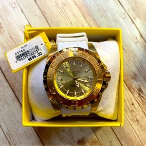 Invicta Men’s Pro Diver Stainless Steel Quartz Watch, Polyurethane Strap